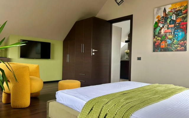 Amoroma: Nad Morem, Blizhe K Nebu Flat