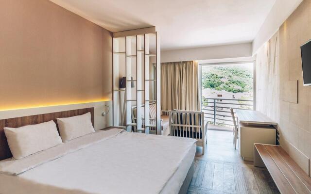 Carine Hotel Delfin