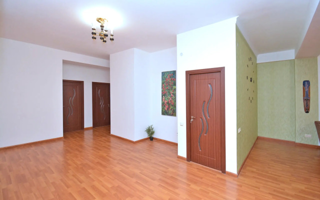 Prostornaya Kvartira na Severnom Prospekte, Hh533 Flat