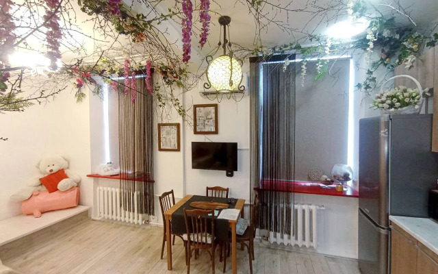 Квартира Студия с авторским декором Сказочный лес в красивом доме