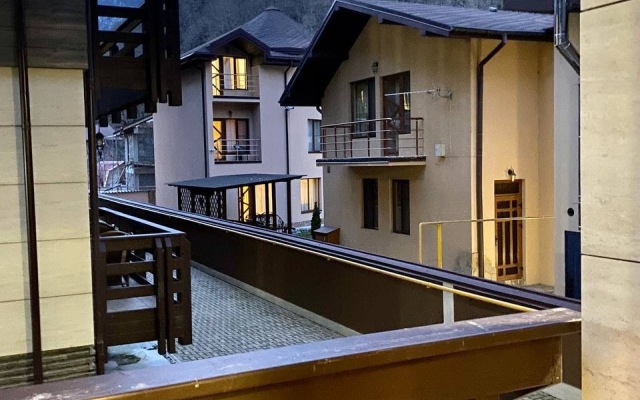 Studiya S Cherdakom Naprotiv Tts Gorki Gorod Flat