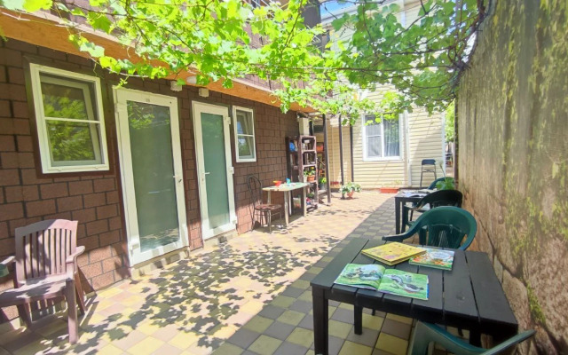 Polina Guest House