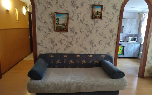 UYUT Na Ulitse Bratiev Kadomtsevyih Apartments