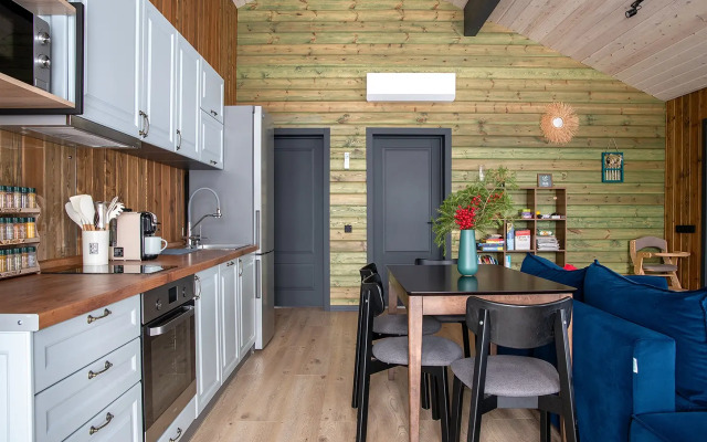 Zeleny Lug Private house