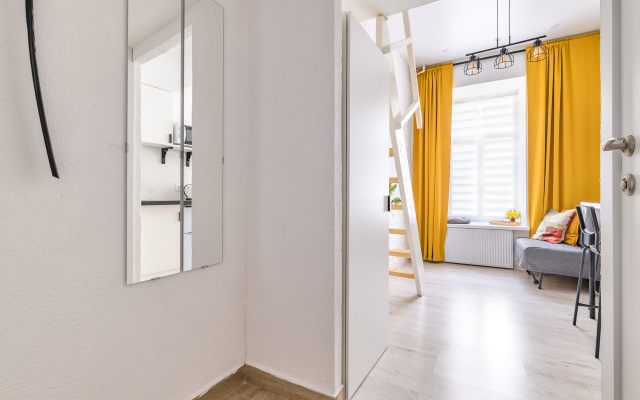 Apartment  Dvuhurovnevaya Studiya U Troitskogo Sobora