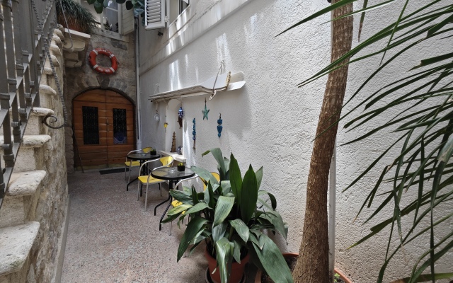 Beatrix Suites Hotel