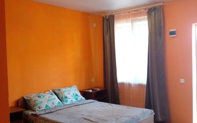 V Pitsunde U Ozera Naala Guest house