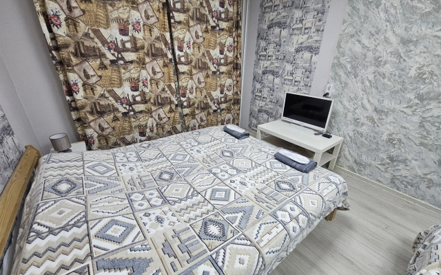Dvuhkomnatnye ryadom s parkom SHvejcariya Apartments 1