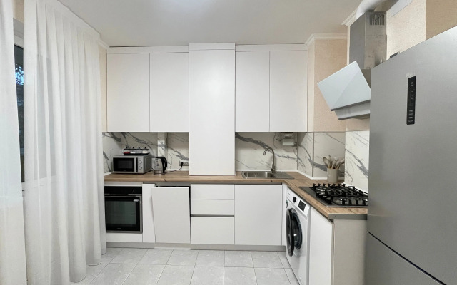 Квартира Трехкомнатная Просторная 5 мин до моря. Дагомыс