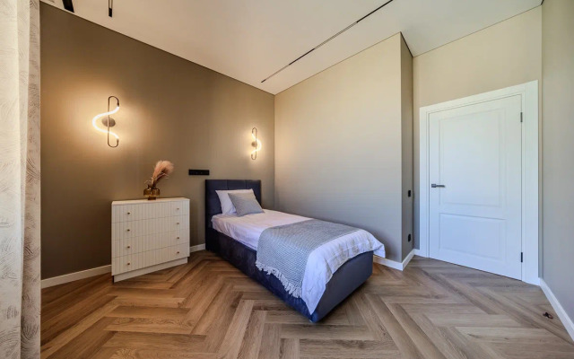 Dizaynerskaya Trekhkomnatnaya Kvartira Flat