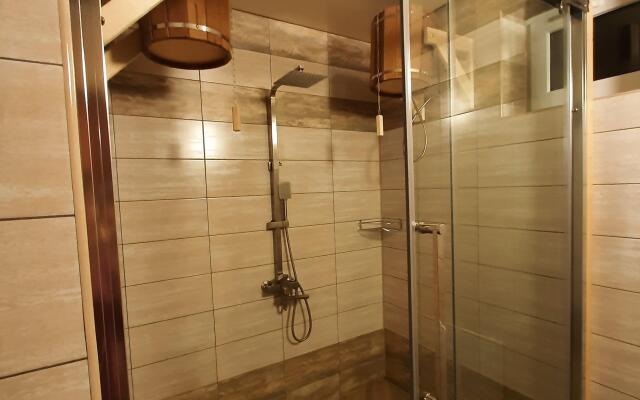 Vila Liza s Transferom k Podemnikam Guest House