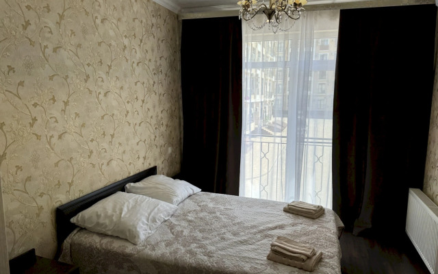 145 S Balkonom I Vitrazhnym Ostekleniem Flat