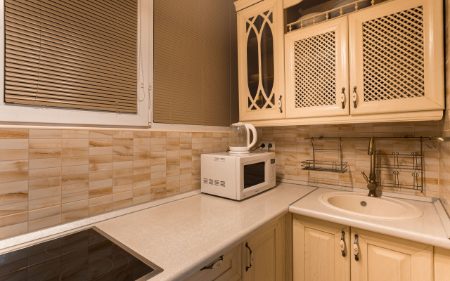 Yevro 3kh Komnatnye Apartamenty S Vidom Na Park Galitskogo Apartments