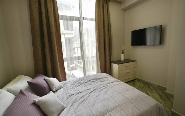 Квартира Огромная трехкомнатная квартира напротив подъемника