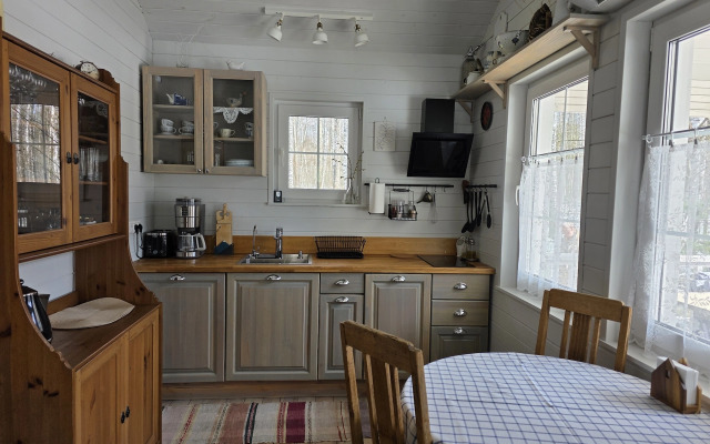 V Kottedzhnom Poselke Izumrudnye Kholmy Private house
