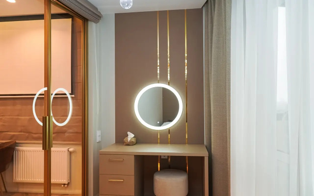 stil'naya dvuhkomnatnaya VIP na beregu reki Flat