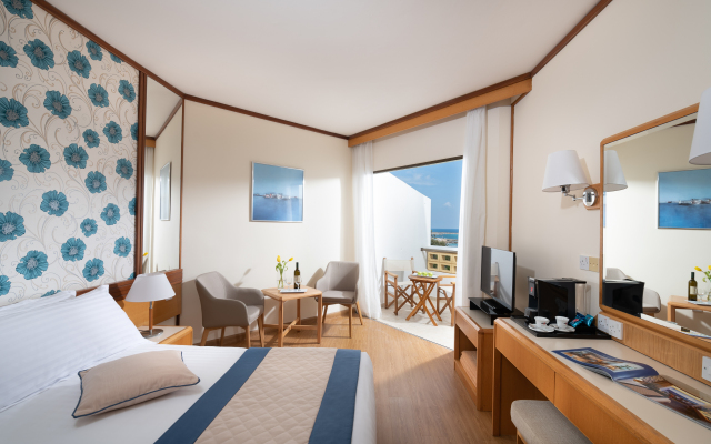 Constantinou Bros Athena Royal Beach Hotel