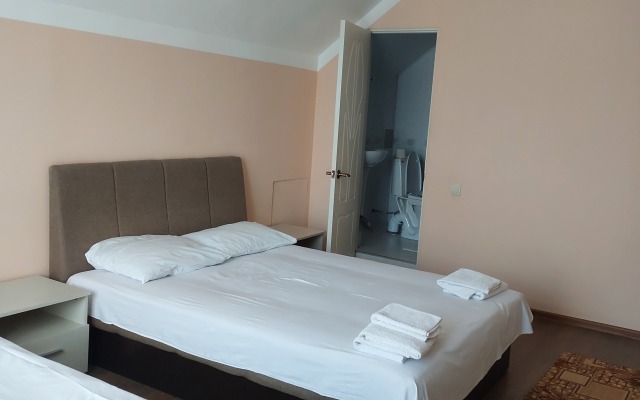 Larisa Guest House