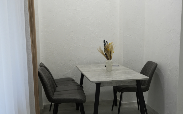 Апартаменты на Светлой 18 (102)