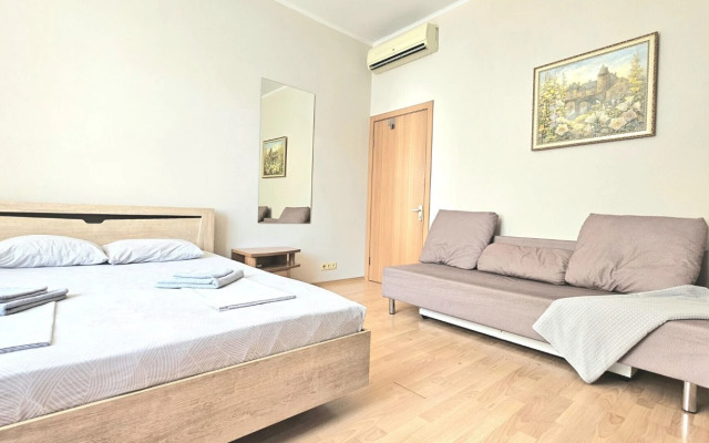 V Tsentre Goroda Private House