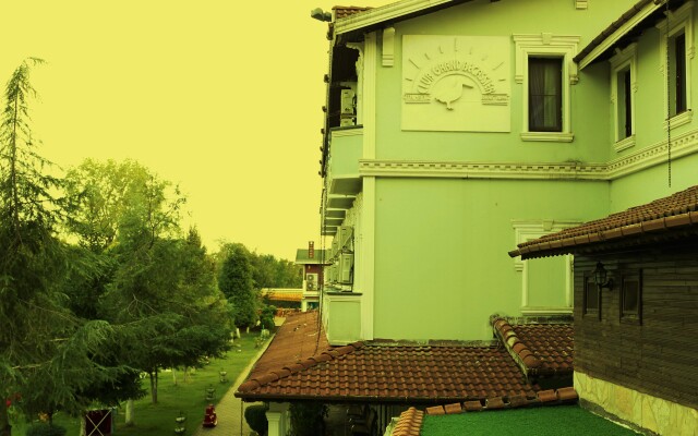 Club Grand Becassier Guest House