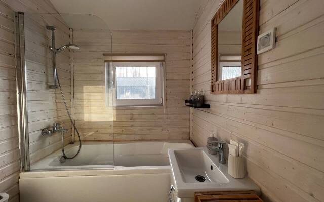 Point 400 Kedrovyj Guest House