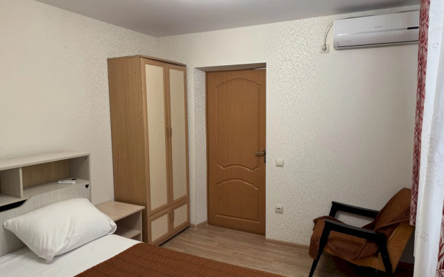 Гостевой дом 144 Тельмана 60