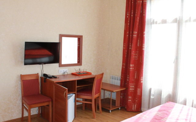 De Paris Guest House