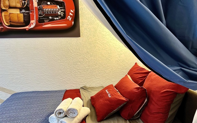 Kvartira Ferrari studio ot Home24 Flat