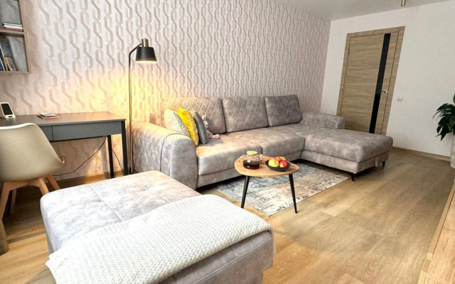 Квартира Трехкомнатная с Новым Дизайнерским Ремонтом