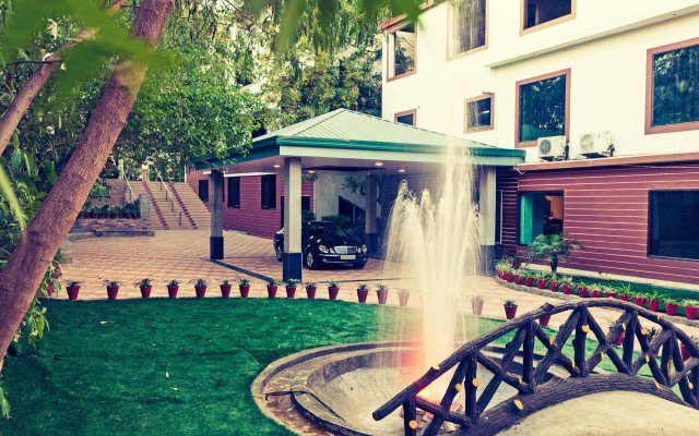 The Byke Grassfield Resort With Outdoor Pool, Shyam Nagar