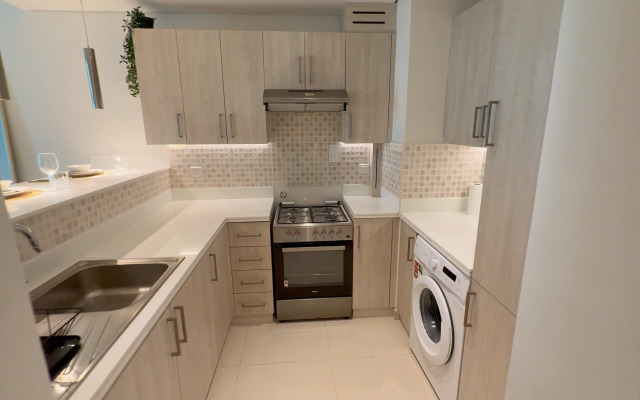 Highend Luxury Seven Palm Apartments