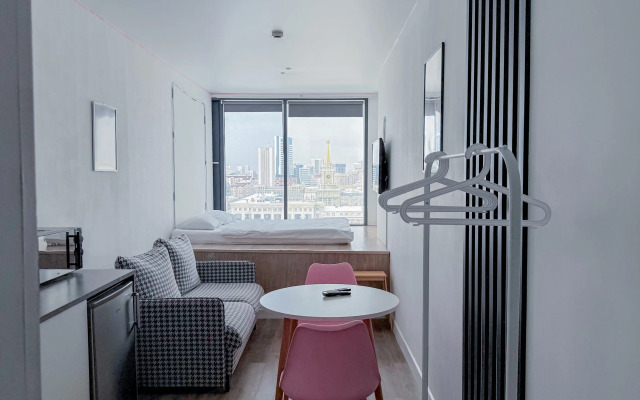 Апартаменты PINK NEONLIGHT на Mалышева 42а