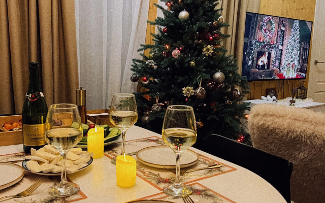 Частный дом уютный с панорамными окнами с выходом на террасу