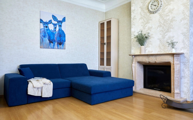 Квартира FlatStay Карповки 16| Большая видовая 4шка с камином