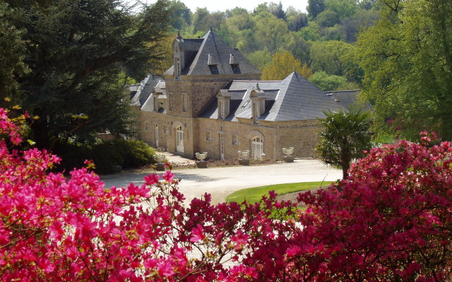 Chateau De Locguenole