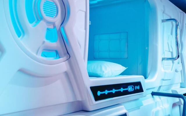 Makura Capsule Hotel