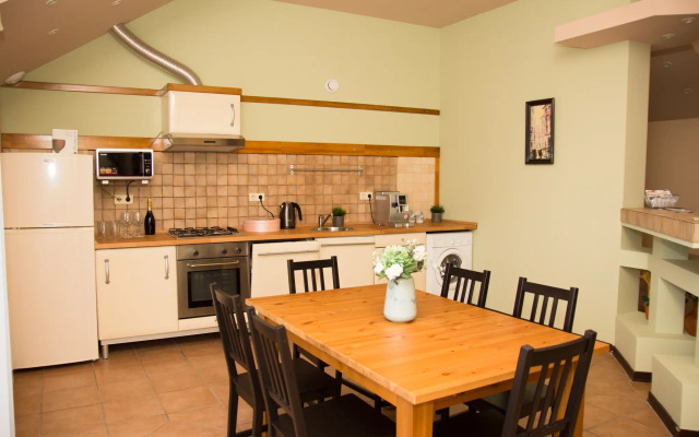 Loyal na ulitse 9-ya Liniya 14 Guest House