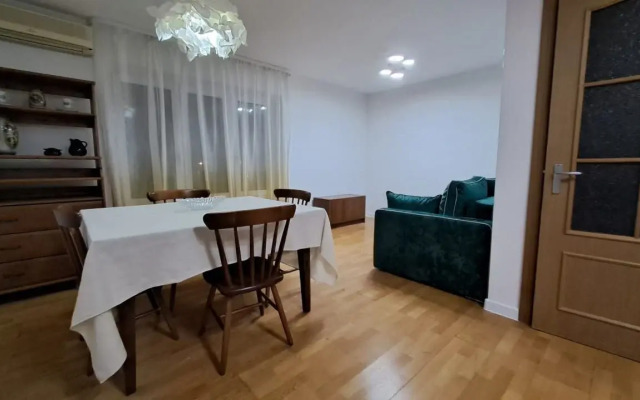Na Chernitsynskom Proyezde, 8s1 Flat