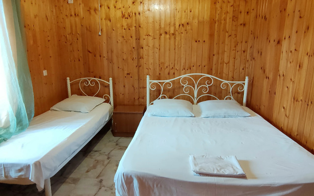 Roksana Guest House
