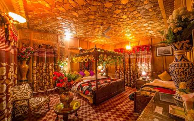 Отель Swan Group Of Houseboats