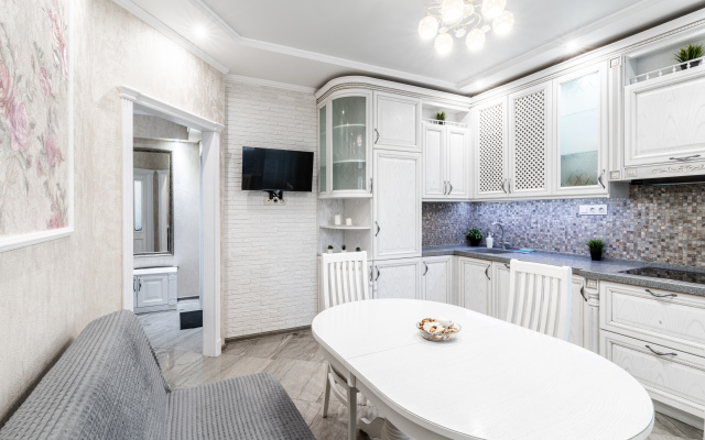 Dvukhkomnatnaya Apart-Oteli v shagovoy dostupnosti ot parka Galitskogo Flat
