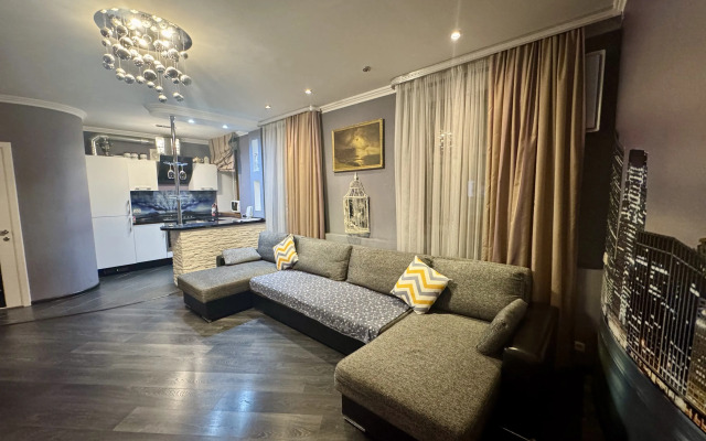V Tsentre Goroda Flat