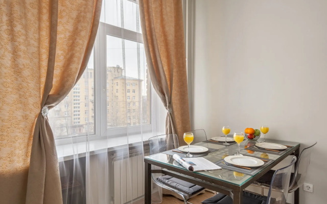 Na Lomonosovskoy Flat