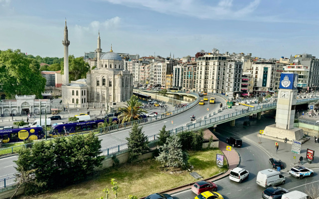 Aram Edessa Hotel