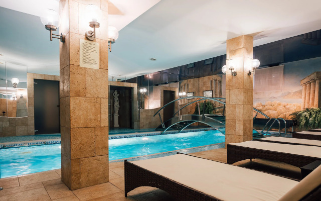 Отель Амбассадори