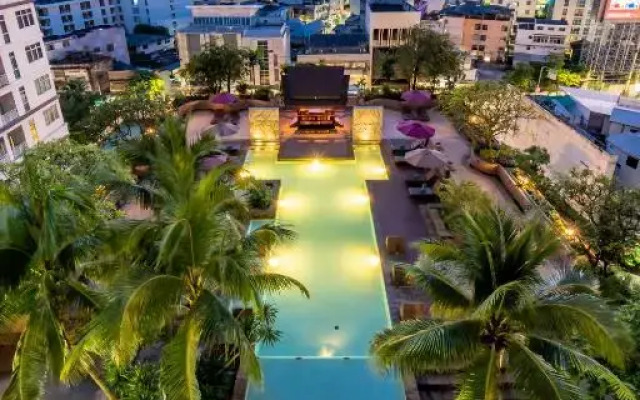 Отель Century Park Hotel