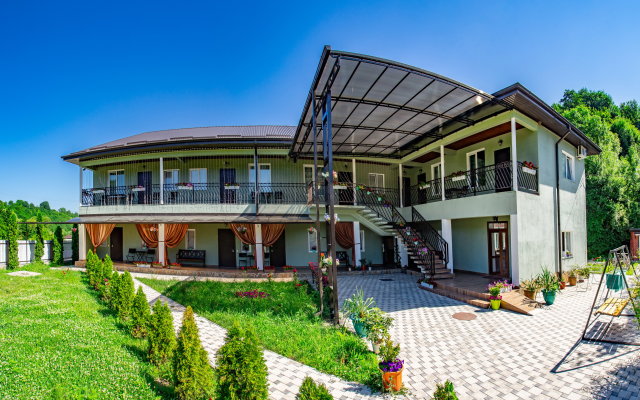 Yolka Hotel