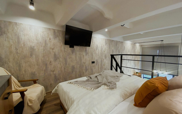 Квартира Green FOX из двух уровней с панорамными окнами