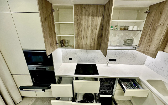Dizaynerskiy 2-kh komnatny lyuks Flat